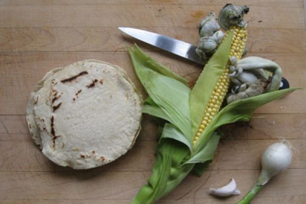 PASTEL AZTECA DE CUITLACOCHE