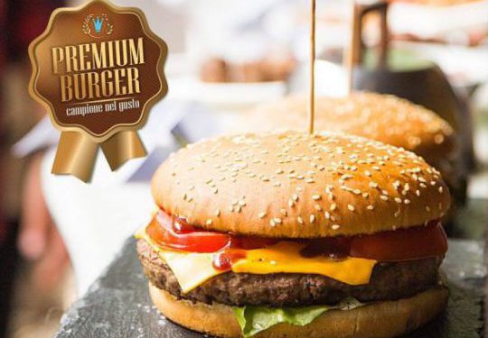 Le 5 più gustose ricette di hamburger anche vegane per l'estate