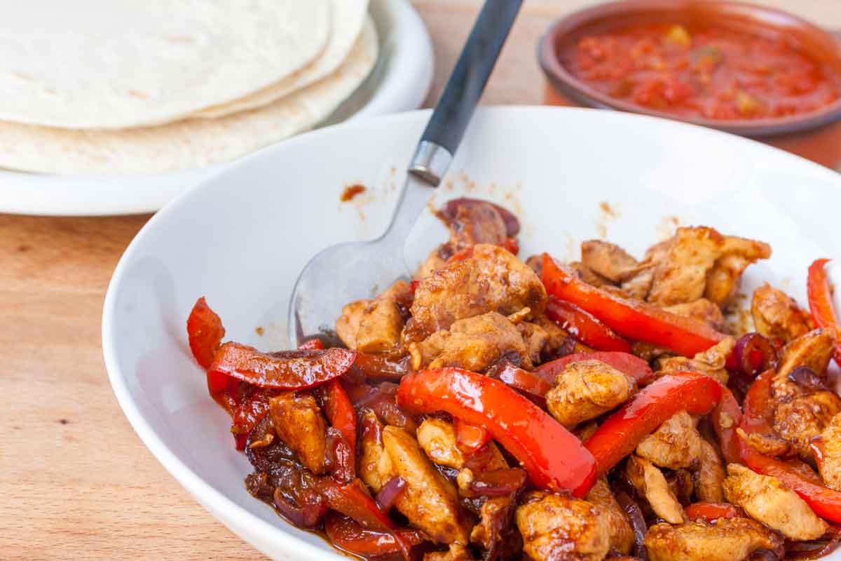 Tacos di pollo: la ricetta delle tortillas messicane con pollo e verdure